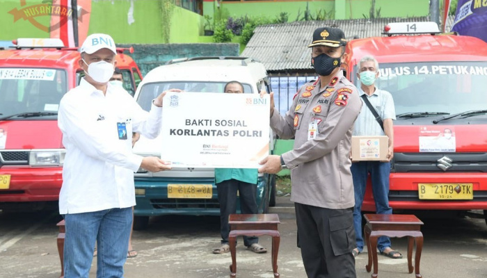 korlantas polri kembali gelar baksos dan bakes untuk warga terdampak pandemi covid 19 32898