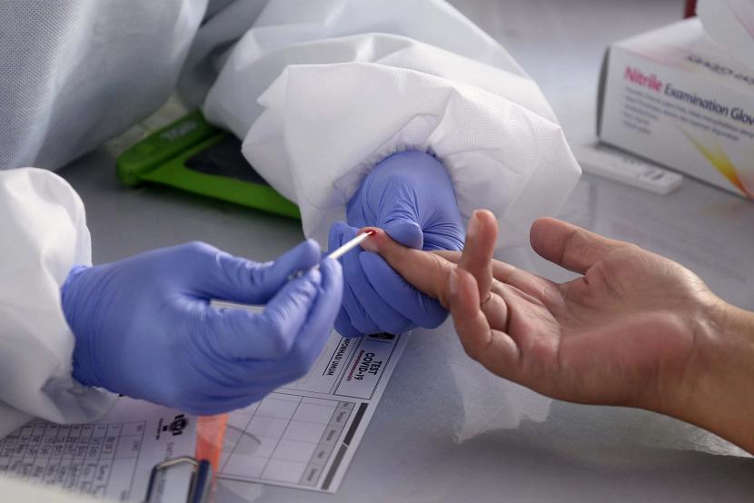 korlantas polri peduli bagikan masker dan gelar rapid test gratis untuk 37 500 warga 11478