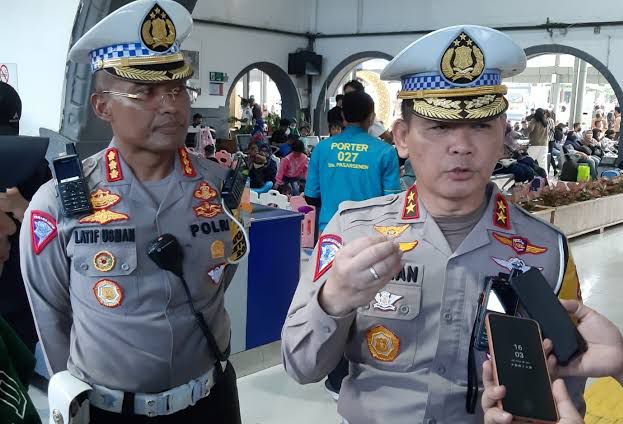 korlantas polri perpanjang sistem one way di tol cipali gt kalikangkung antisipasi terjadinya bottle neck 57049