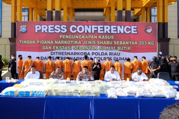 kronologi pengungkapan 203 kg sabu dan 404 491 butir ekstasi oleh tim polda riau 49877