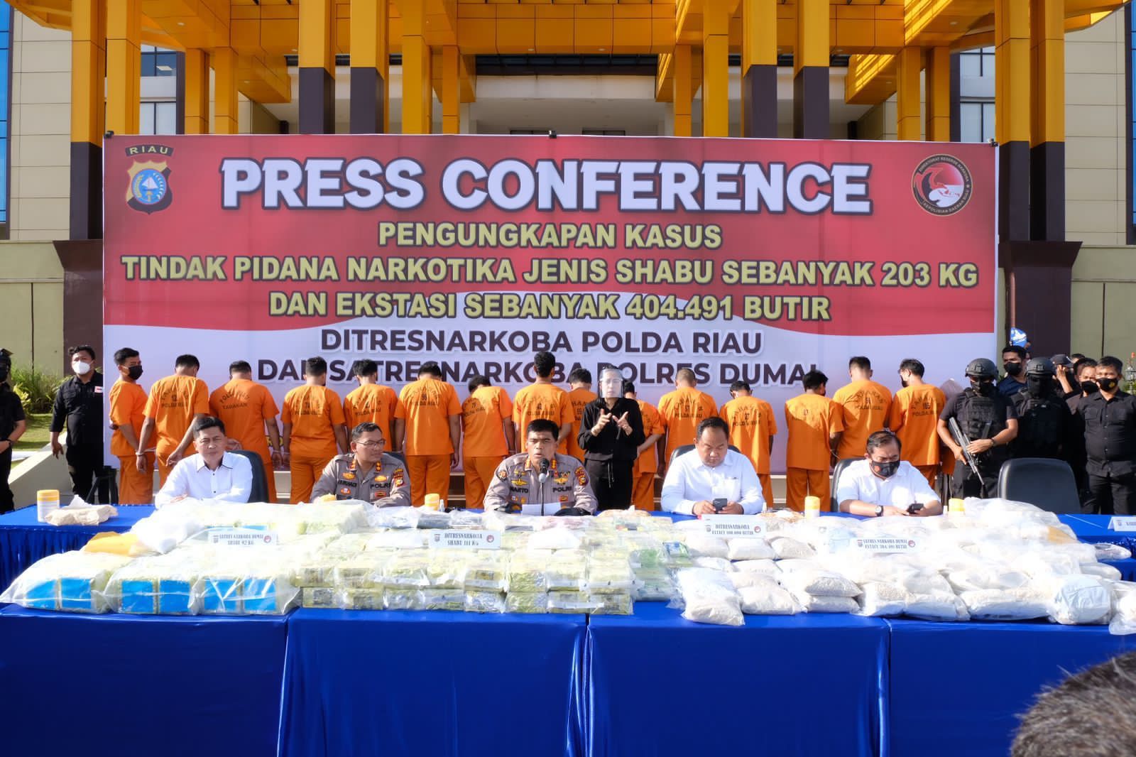 kronologi pengungkapan 203 kg sabu dan 404 491 butir ekstasi oleh tim polda riau 49877
