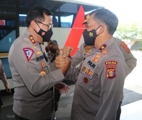 kunjungan kerja di polda kaltim kakorlantas polri cek vaksinasi di balikpapan dan tinjau command center 24549