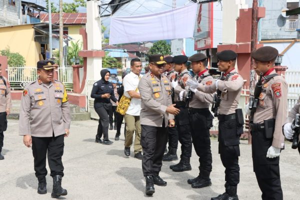 kunjungan kerja kapolda pabar disambut hangat kapolres fakfak di mapolres fakfak 71186