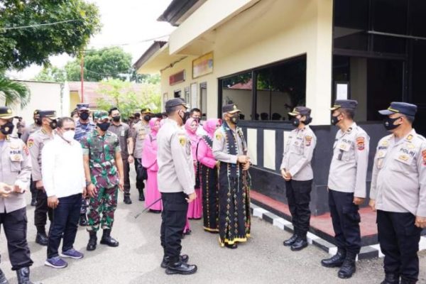 kunjungi labuan bajo resmikan satpamobvit bupati mabar sambut kapolda ntt 23061
