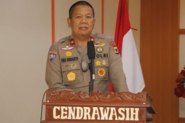 kunjungi polres mimika wakapolda papua berikan arahan tentang 9283