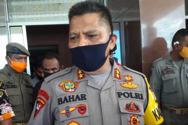 kunjungi posko karantina pencegahan dan penanganan pasien covid 19 kapolda maluku berikan motivasi dan semangat kepada pasien dan tim medis 12864