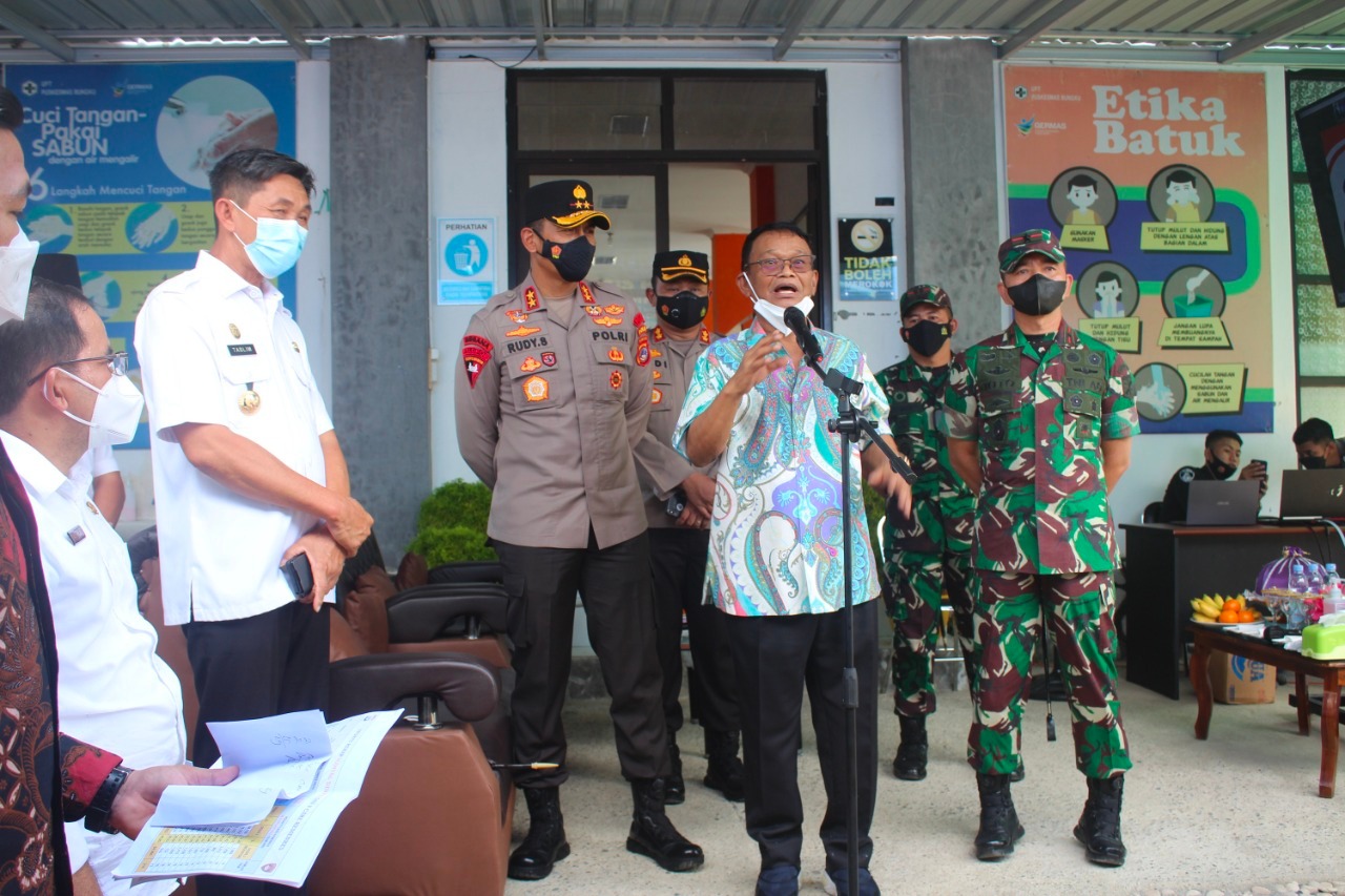kunker ke morowali gubernur sulteng bersama danrem dan kapolda minta percepatan vaksinasi lansia dan anak 23294