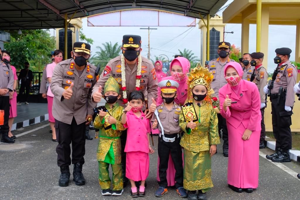 kunker ke rohil kapolda riau ajak semua pihak bekerjasama untuk menyelamatkan masyarakat dari covid 19 7657