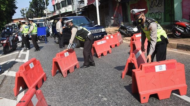 kurangi mobilitas masyarakat selama masa ppkm daruat polda diy bersama pemda diy lakukan penyekatan di 21 titik 29236