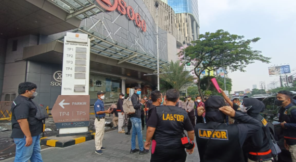 labfor polda jatim conducts investigation to the fire of tunjungan plaza 45971