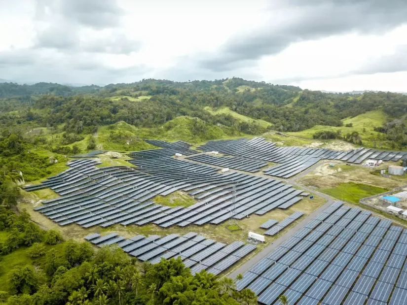 ladang panel surya di manado