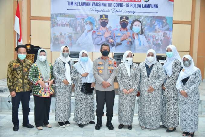 lampung deputy chief of regional police inaugurates 108 covid 19 vaccinator volunteer teams 43157