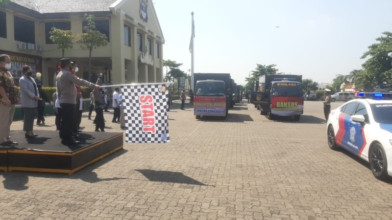 lampung regional police again distributed 100 ton of rice to community affected by covid 19 40921