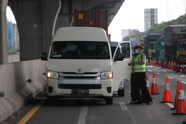 larang mudik polda metro jaya antisipasi penggunaan travel gelap 13085
