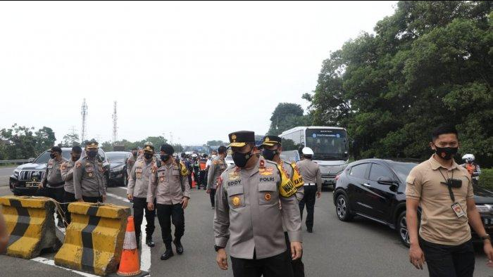 larangan mudik 2021 polda jabar putar balik lima ribu kendaraan 20074