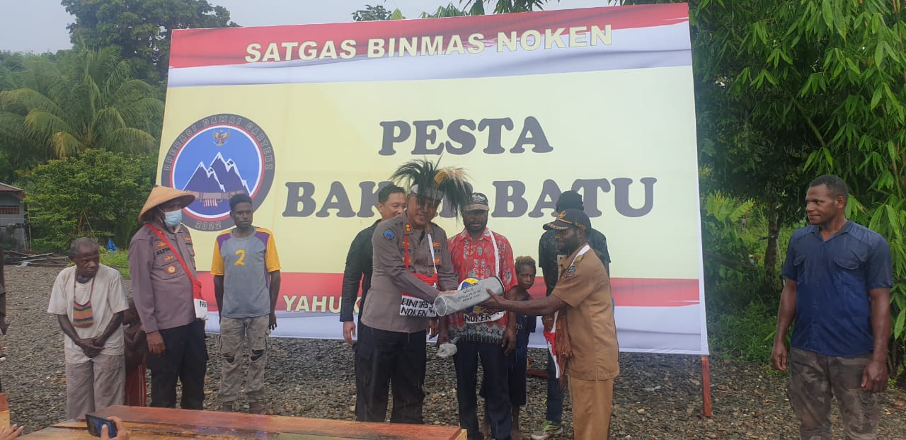 lewat pesta bakar batu binmas noken bangun komunikasi dengan tokoh dan masyarakat yahukimo 46899