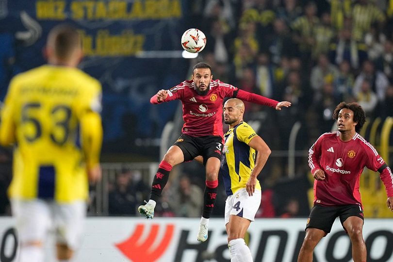 liga europa fenerbahce menahan imbang manchester united 1 1 80233