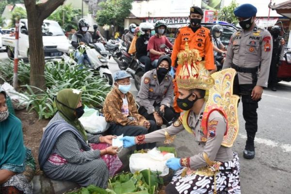 local wisdom sub regional surakarta city police socialized health protocols with wayang figures 38621