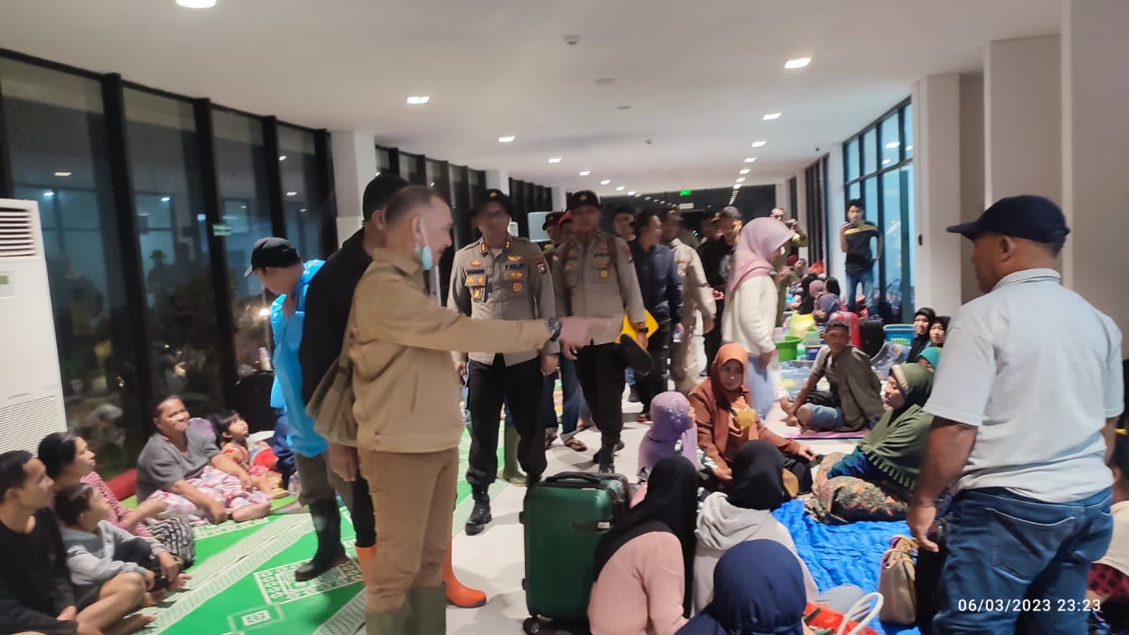 longsor natuna 42 orang dalam pencarian 55351