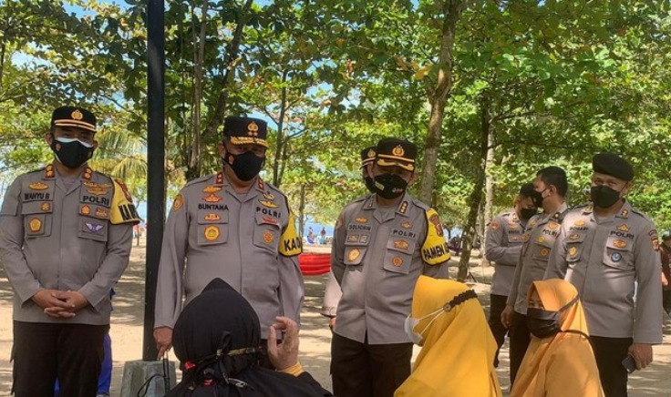 make sure people obey health protocols west java regional police chief checks pangandaran beach area 44646