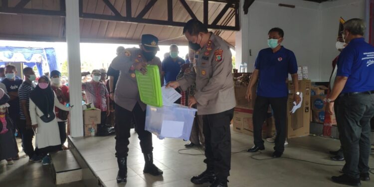 making covid 19 vaccination a success west papua regional police collaborate with pmb to held vaccination with prize 43497