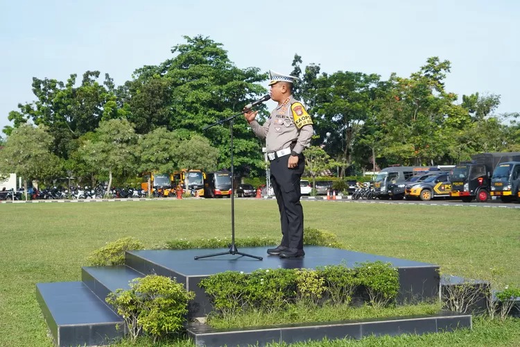 masa tenang pilkada 2024 polda riau menggelar show of force patroli skala besar 81297