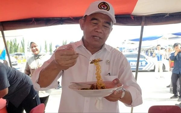 masakan dapur lapangan satbrimob polda lampung dapat pujian dari menteri pmk 72628