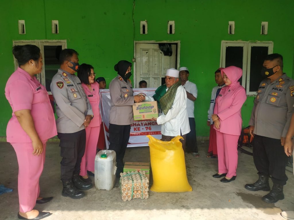 melalui anjangsana polres bone bolango bagikan sembako ke purnawirawan polri 47895