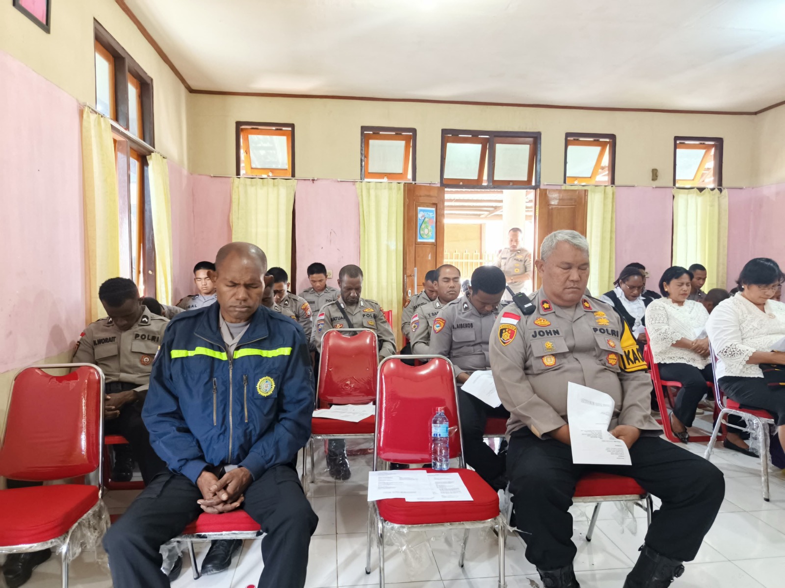 membentuk karakter anggota polri yang lebih humanis polres tolikara rutin lakukan binrohtal 83602