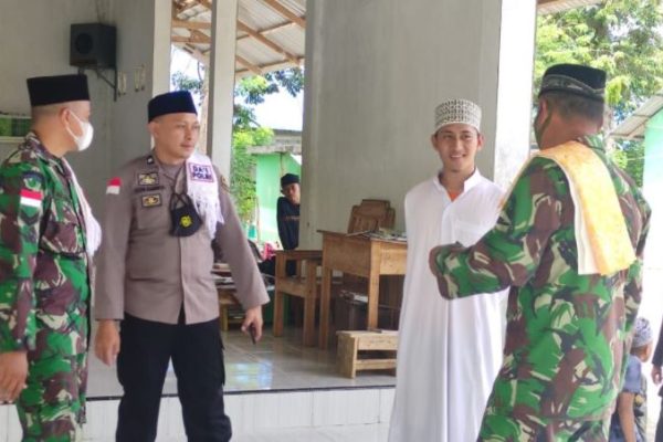 memberikan pembinaan kepada generasi muda tni polri sambangi pondok pesantren dan smk di kalora 23179