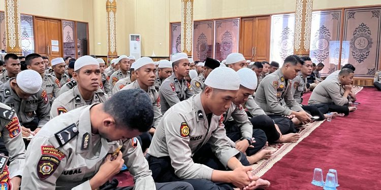 memperkuat mental dan spiritual anggota polri polda kaltara gelar kegiatan binrohtal para personel 83560