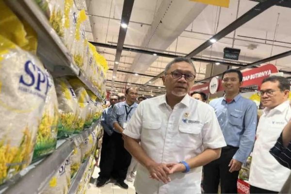 mendag zulkifli ajak masyarakat beralih ke sphp untuk atasi harga beras premium yang mahal 70377