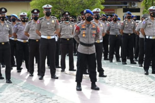 mengawali tahun 2022 kapolda kalsel pimpin upacara kenaikan pangkat 2 445 personel 22663
