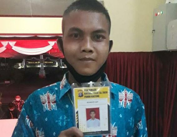 mengharukan mimpi jadi nyata anak pandai besi jadi anggota polri 11637