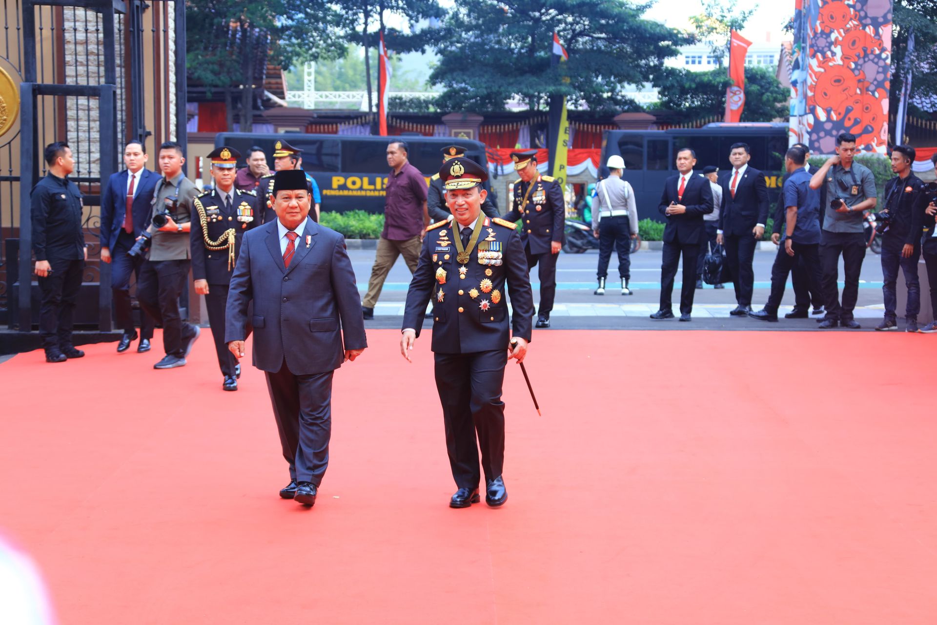 menhan dianugrahi bintang bhayangkara utama 75473