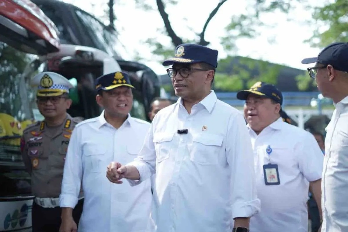 menhub ajak daerah kembangkan transportasi umum seperti dki jakarta 75078