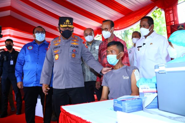 meninjau kegiatan vaksinasi booster kapolri buruh harus dalam kondisi optimal dan sehat hadapi omicron 160