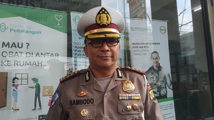 menjaga physical distancing direktur lalu lintas polda metro jaya ganjil genap belum berlaku 19869