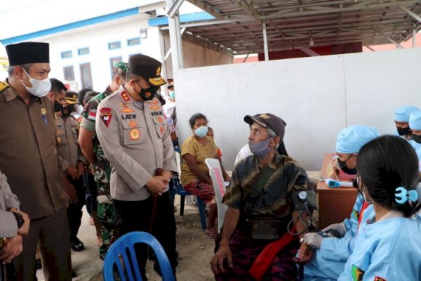 menjelang nataru kapolda ntt laksanakan akselerasi vaksinasi di mapolres tts 25162