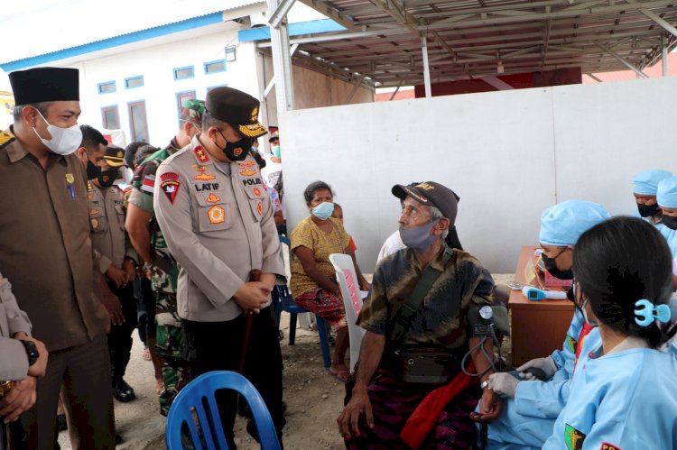 menjelang nataru kapolda ntt laksanakan akselerasi vaksinasi di mapolres tts 25162