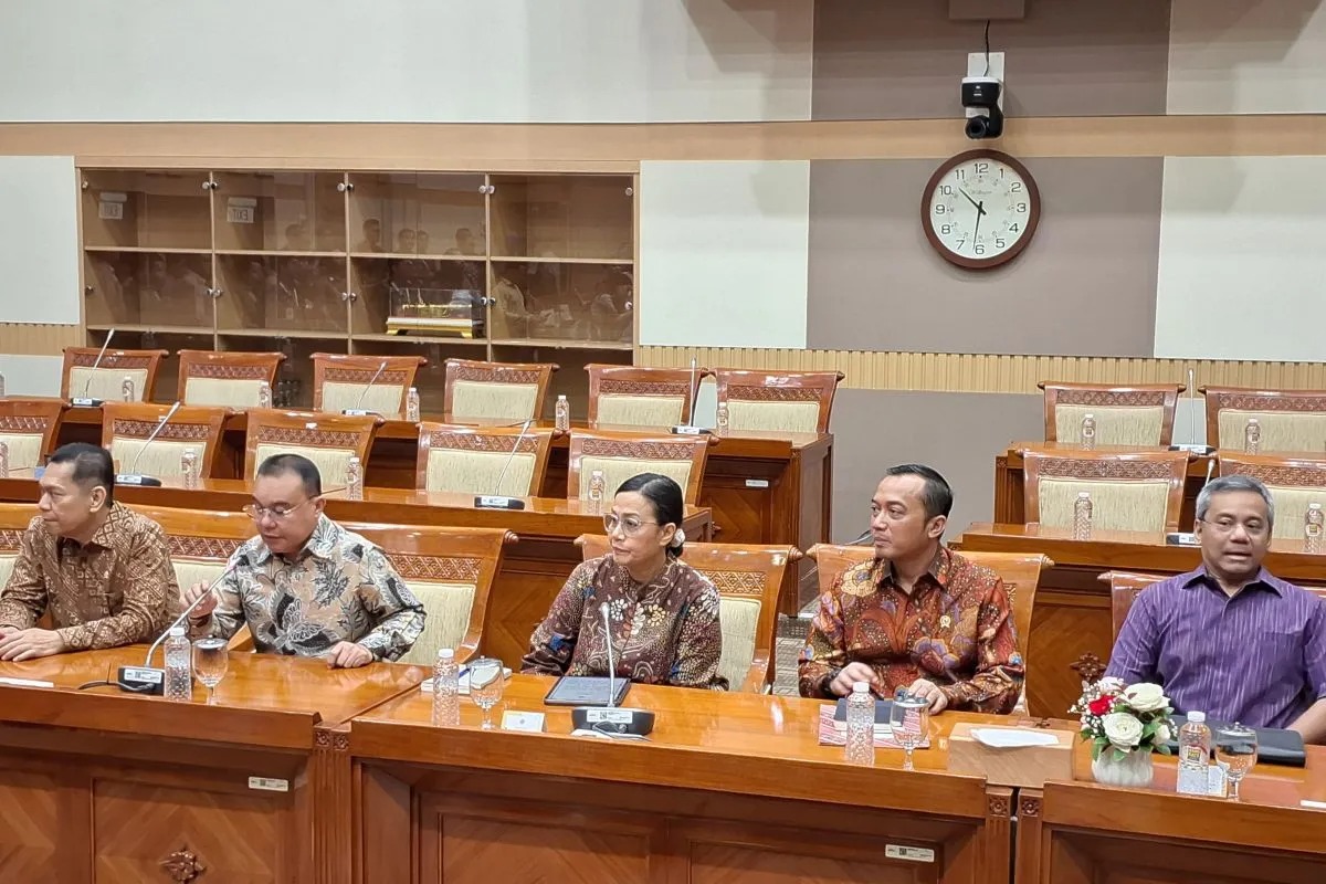 menkeu tegaskan efisiensi anggaran ptn tak boleh berdampak pada ukt 84145