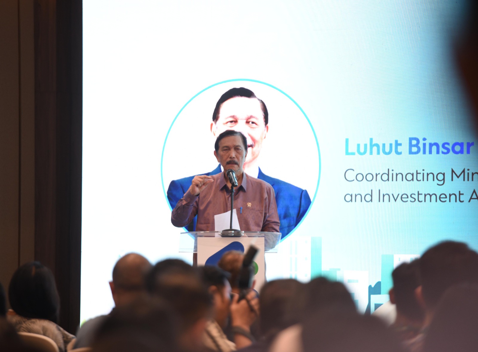 menko marves indonesia punya potensi besar energi surya 78543