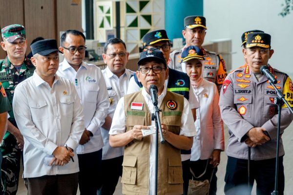menko pmk meninjau pelabuhan merak untuk pastikan kesiapan pelayanan masyarakat selama nataru 82320