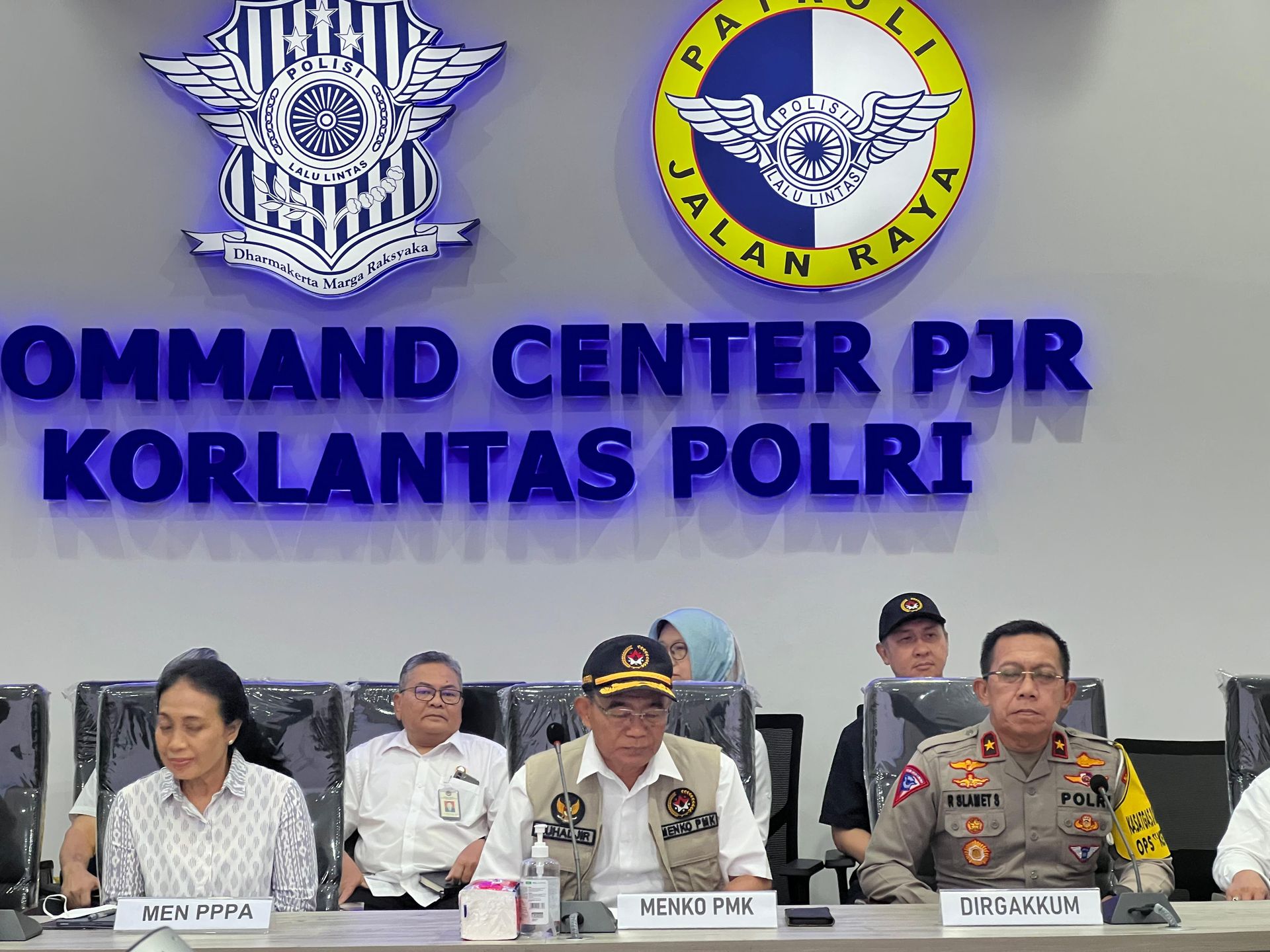 menko pmk pantau kesiapan mudik dari command center 72216