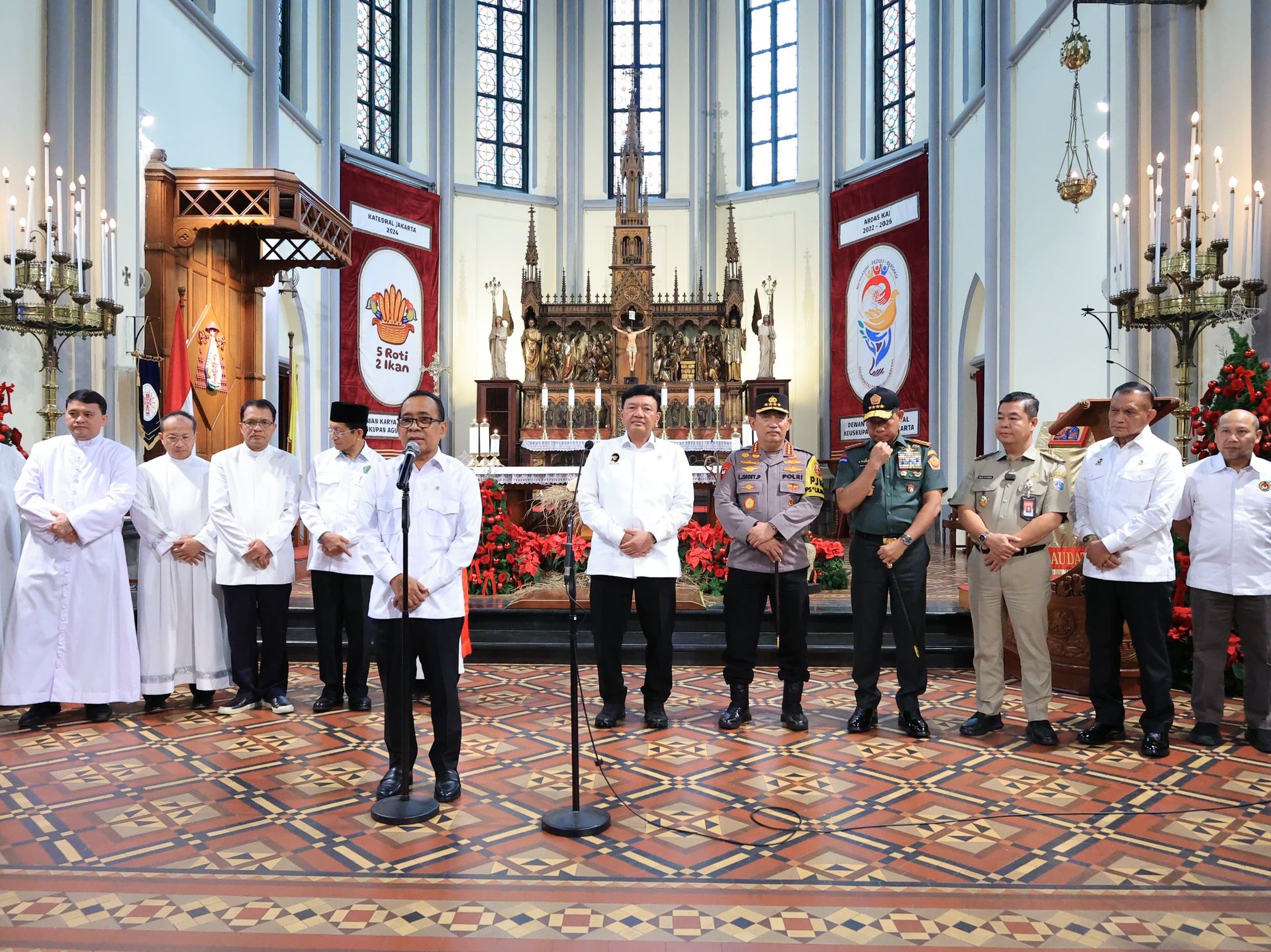 menko pmk pengamanan malam natal hingga pergantian tahun berjalan baik 82311