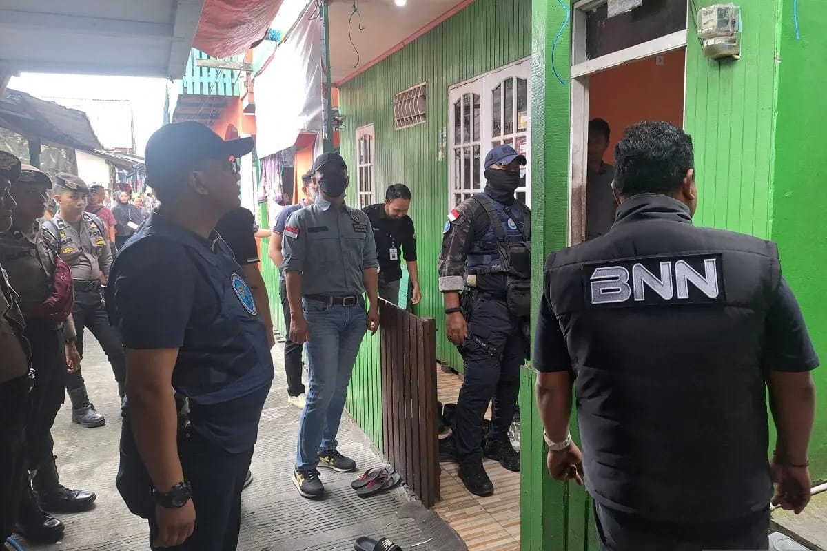menko polkam minta polri waspadai kampung narkoba 81608