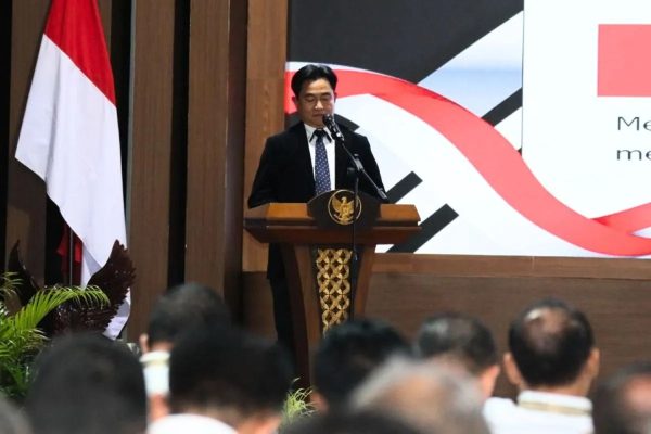 menko yusril tekankan pentingnya selaraskan kebijakan pusat daerah terapkan ham 84637