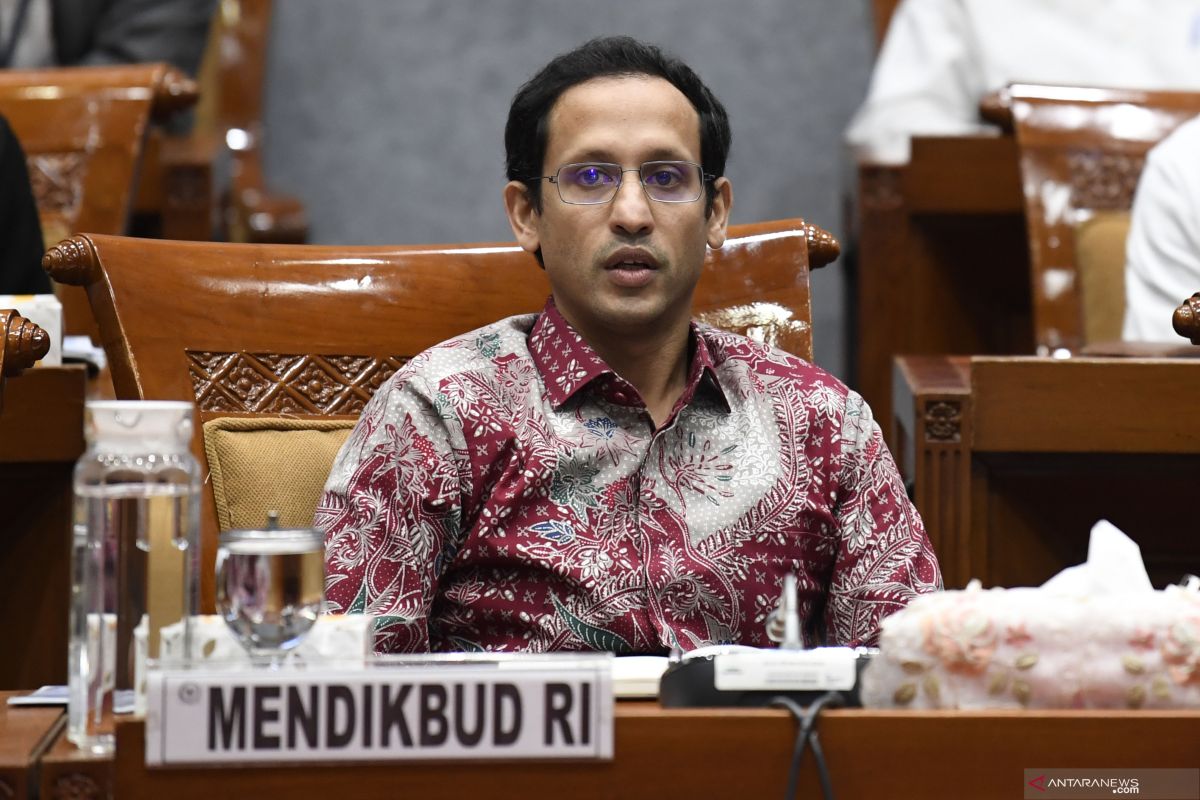 menteri nadiem batalkan kenaikan ukt 74555
