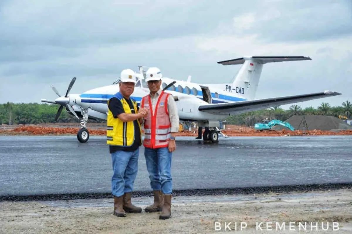 menteri pupr landasan pacu di bandara ikn telah rampung 78757