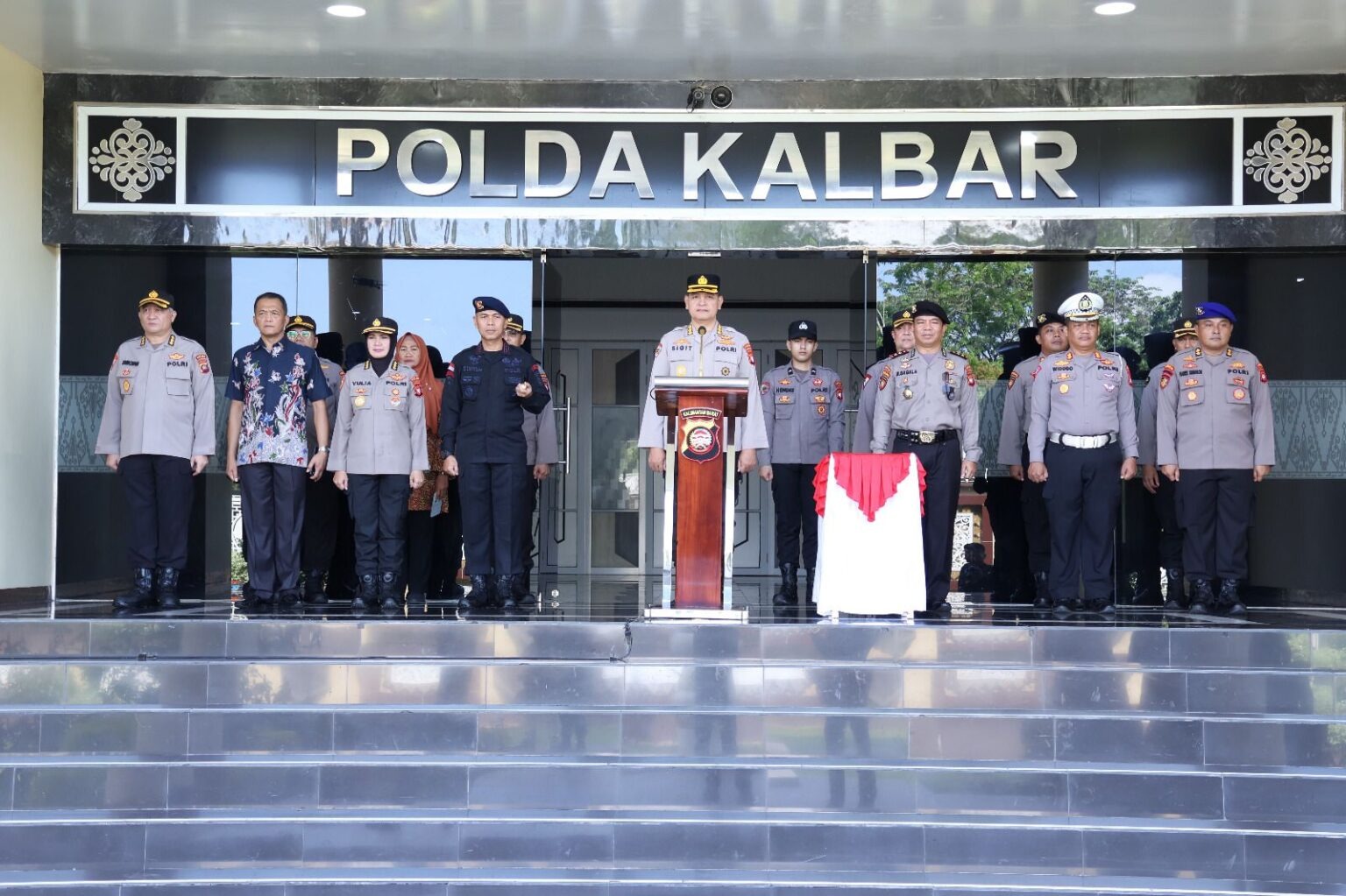 menyambut hut bhayangkara ke 78 satbrimob polda kalbar gelar tradisi pengambilan air suci 75082